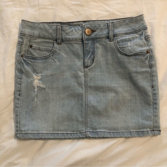 Dynamite light wash denim mini skirt. Size 27. - Picture 1 of 5